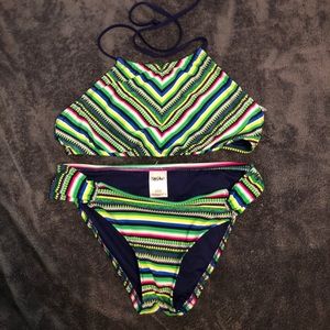 Patterned halter bikinis set